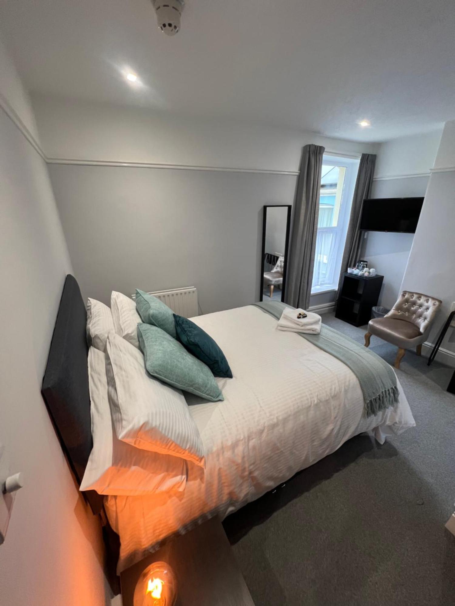 Brynhyfryd Guest House Cardigan Bagian luar foto